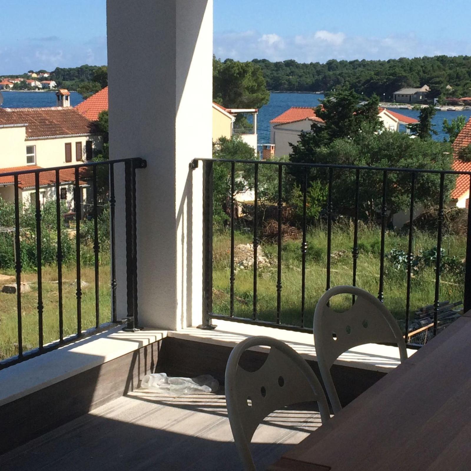 Gorgonia Suites In Verunic Exterior photo
